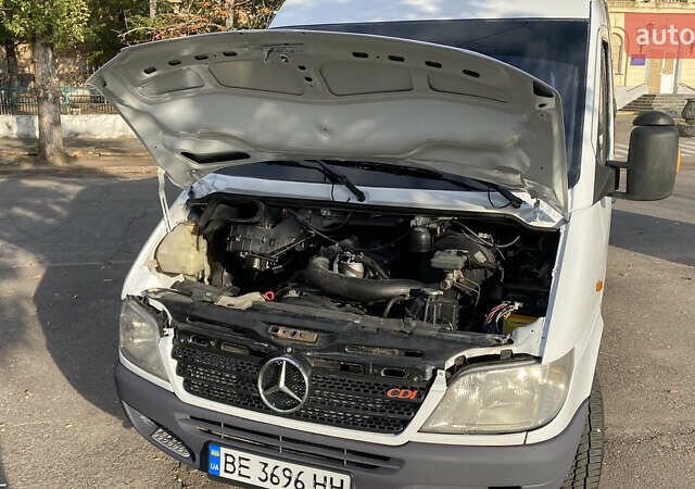 Белый Мерседес Sprinter, объемом двигателя 2.16 л и пробегом 600 тыс. км за 12500 $, фото 16 на Automoto.ua