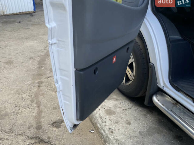 Белый Мерседес Sprinter, объемом двигателя 2.9 л и пробегом 170 тыс. км за 12300 $, фото 6 на Automoto.ua