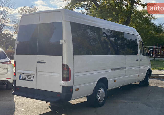 Белый Мерседес Sprinter, объемом двигателя 2.16 л и пробегом 600 тыс. км за 12500 $, фото 4 на Automoto.ua