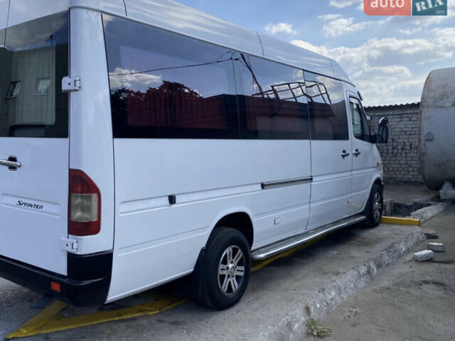 Белый Мерседес Sprinter, объемом двигателя 2.9 л и пробегом 170 тыс. км за 12300 $, фото 4 на Automoto.ua