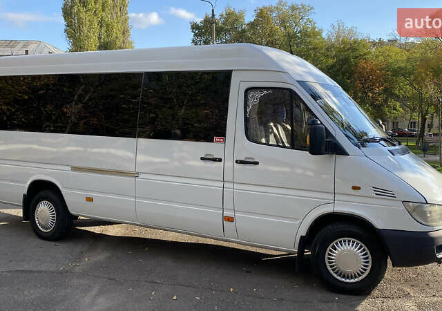 Белый Мерседес Sprinter, объемом двигателя 2.16 л и пробегом 600 тыс. км за 12500 $, фото 2 на Automoto.ua