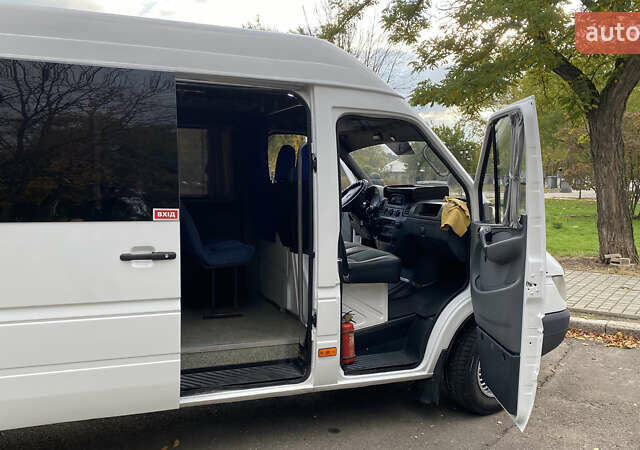 Белый Мерседес Sprinter, объемом двигателя 2.16 л и пробегом 600 тыс. км за 13200 $, фото 21 на Automoto.ua