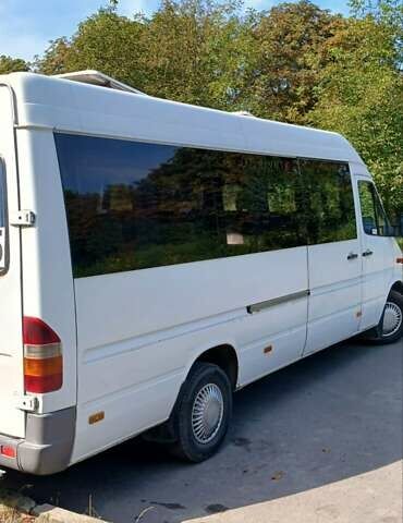 Белый Мерседес Sprinter, объемом двигателя 2.2 л и пробегом 100 тыс. км за 7000 $, фото 5 на Automoto.ua