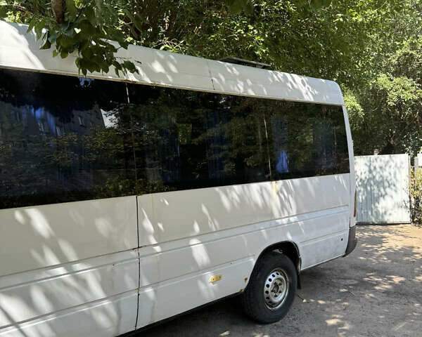 Белый Мерседес Sprinter, объемом двигателя 2.2 л и пробегом 819 тыс. км за 5300 $, фото 4 на Automoto.ua