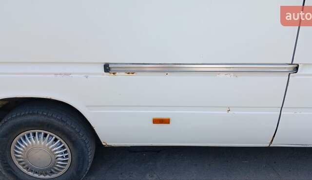 Белый Мерседес Sprinter, объемом двигателя 2.2 л и пробегом 100 тыс. км за 7000 $, фото 7 на Automoto.ua