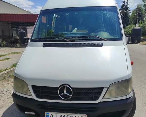 Белый Мерседес Sprinter, объемом двигателя 2.69 л и пробегом 315 тыс. км за 12200 $, фото 1 на Automoto.ua