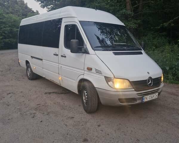 Белый Мерседес Sprinter, объемом двигателя 2.69 л и пробегом 850 тыс. км за 13500 $, фото 12 на Automoto.ua