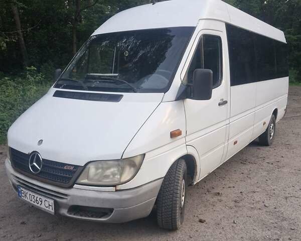 Белый Мерседес Sprinter, объемом двигателя 2.69 л и пробегом 850 тыс. км за 13500 $, фото 7 на Automoto.ua