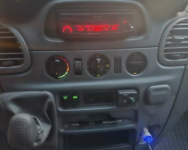 Белый Мерседес Sprinter, объемом двигателя 2.69 л и пробегом 850 тыс. км за 13500 $, фото 51 на Automoto.ua