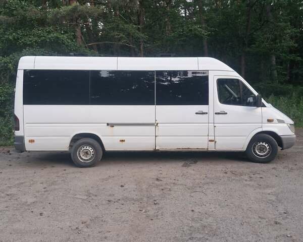 Белый Мерседес Sprinter, объемом двигателя 2.69 л и пробегом 850 тыс. км за 13500 $, фото 8 на Automoto.ua