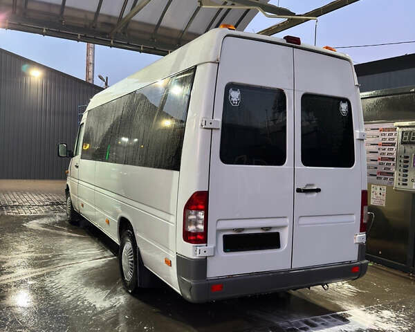 Белый Мерседес Sprinter, объемом двигателя 2.15 л и пробегом 85 тыс. км за 11500 $, фото 4 на Automoto.ua