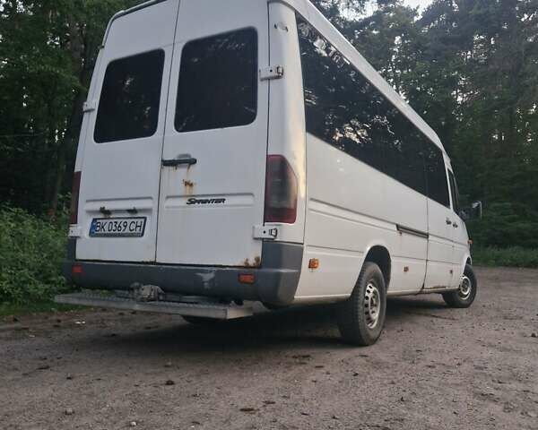 Белый Мерседес Sprinter, объемом двигателя 2.69 л и пробегом 850 тыс. км за 13500 $, фото 11 на Automoto.ua