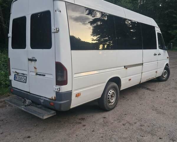 Белый Мерседес Sprinter, объемом двигателя 2.69 л и пробегом 850 тыс. км за 13500 $, фото 9 на Automoto.ua