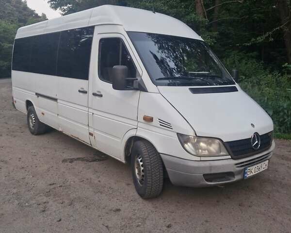 Белый Мерседес Sprinter, объемом двигателя 2.69 л и пробегом 850 тыс. км за 13500 $, фото 10 на Automoto.ua