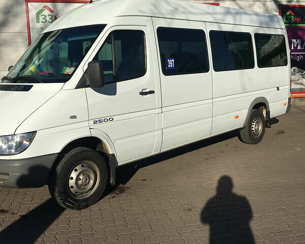 Белый Мерседес Sprinter, объемом двигателя 2.69 л и пробегом 170 тыс. км за 14500 $, фото 4 на Automoto.ua