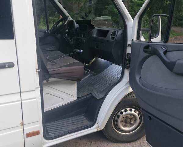 Белый Мерседес Sprinter, объемом двигателя 2.69 л и пробегом 850 тыс. км за 13500 $, фото 31 на Automoto.ua