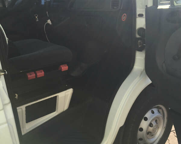 Белый Мерседес Sprinter, объемом двигателя 2.69 л и пробегом 170 тыс. км за 14500 $, фото 7 на Automoto.ua