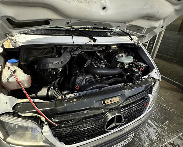 Белый Мерседес Sprinter, объемом двигателя 2.15 л и пробегом 85 тыс. км за 11500 $, фото 6 на Automoto.ua