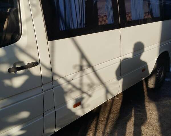 Білий Мерседес Sprinter, об'ємом двигуна 2.15 л та пробігом 1000 тис. км за 10000 $, фото 1 на Automoto.ua