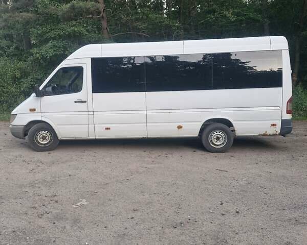Белый Мерседес Sprinter, объемом двигателя 2.69 л и пробегом 850 тыс. км за 13500 $, фото 1 на Automoto.ua
