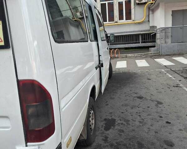 Белый Мерседес Sprinter, объемом двигателя 0.25 л и пробегом 150 тыс. км за 9300 $, фото 2 на Automoto.ua