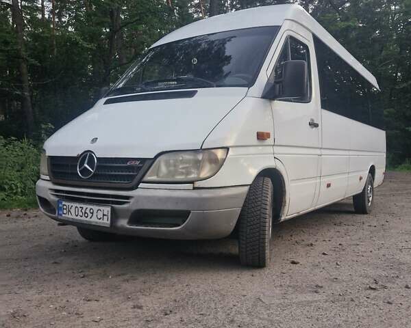 Белый Мерседес Sprinter, объемом двигателя 2.69 л и пробегом 850 тыс. км за 13500 $, фото 6 на Automoto.ua