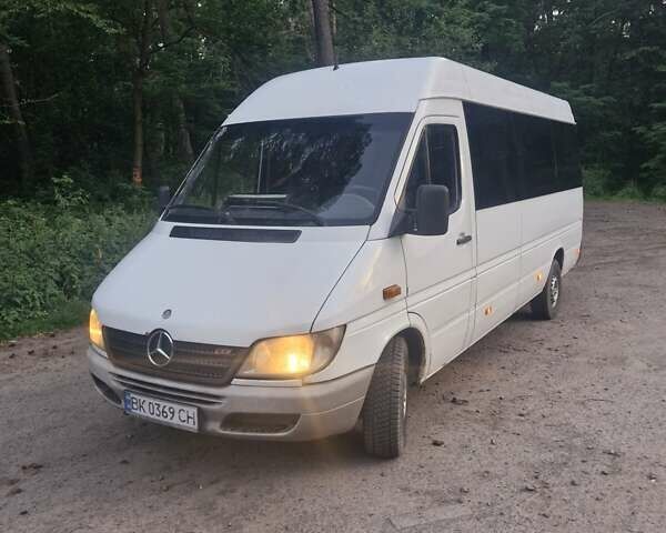 Белый Мерседес Sprinter, объемом двигателя 2.69 л и пробегом 850 тыс. км за 13500 $, фото 13 на Automoto.ua