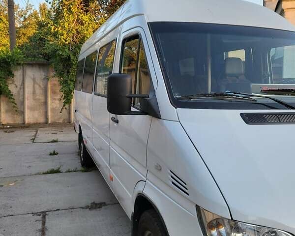 Белый Мерседес Sprinter, объемом двигателя 2.15 л и пробегом 777 тыс. км за 14500 $, фото 2 на Automoto.ua