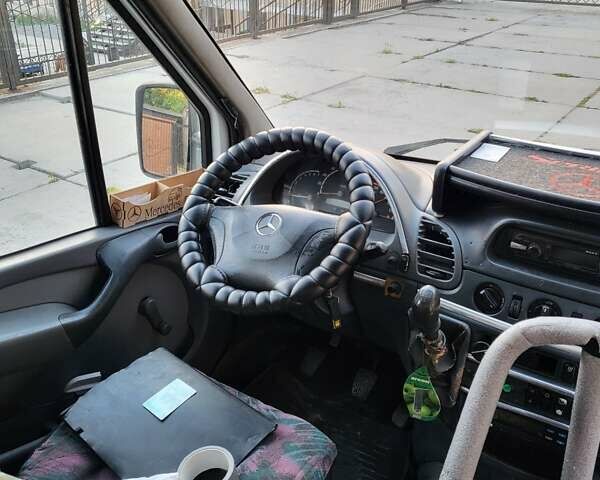 Белый Мерседес Sprinter, объемом двигателя 2.15 л и пробегом 777 тыс. км за 14500 $, фото 18 на Automoto.ua