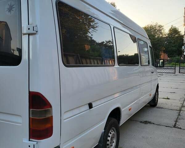 Белый Мерседес Sprinter, объемом двигателя 2.15 л и пробегом 777 тыс. км за 14500 $, фото 5 на Automoto.ua