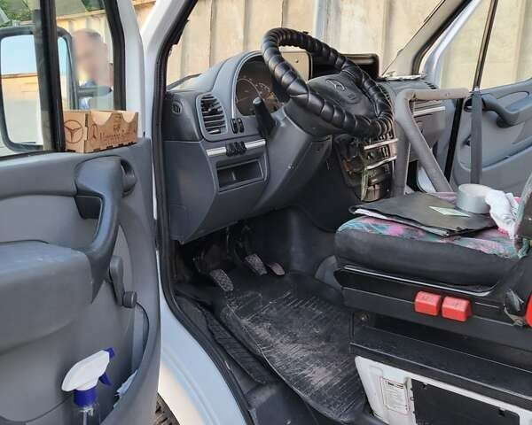 Белый Мерседес Sprinter, объемом двигателя 2.15 л и пробегом 777 тыс. км за 14500 $, фото 9 на Automoto.ua