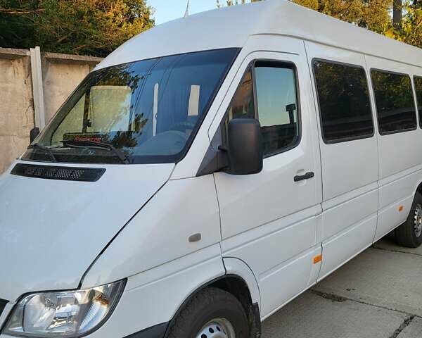Белый Мерседес Sprinter, объемом двигателя 2.15 л и пробегом 777 тыс. км за 14500 $, фото 1 на Automoto.ua
