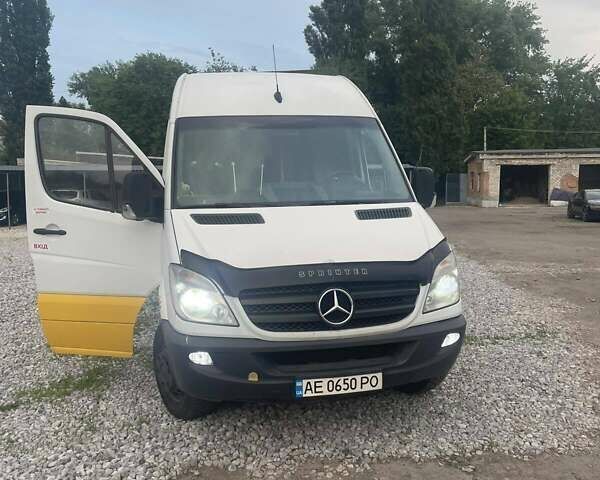 Белый Мерседес Sprinter, объемом двигателя 2.14 л и пробегом 652 тыс. км за 16000 $, фото 1 на Automoto.ua