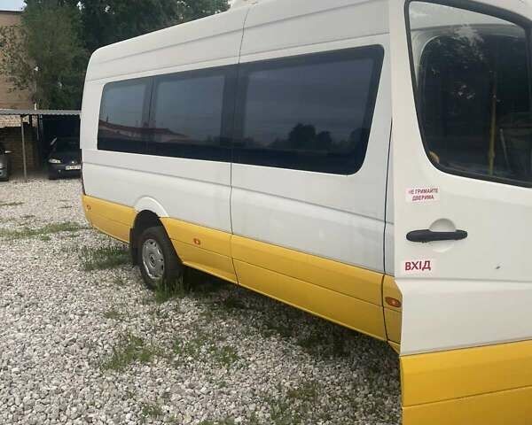 Белый Мерседес Sprinter, объемом двигателя 2.14 л и пробегом 652 тыс. км за 16000 $, фото 4 на Automoto.ua