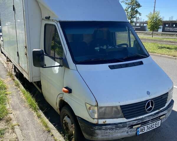Белый Мерседес Sprinter, объемом двигателя 2.9 л и пробегом 515 тыс. км за 7300 $, фото 4 на Automoto.ua