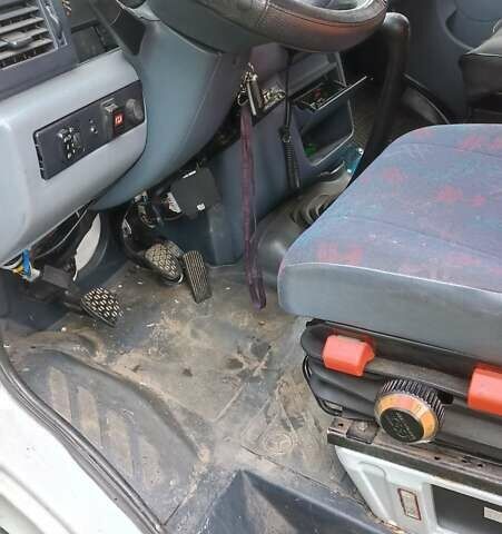 Белый Мерседес Sprinter, объемом двигателя 2.87 л и пробегом 460 тыс. км за 15600 $, фото 4 на Automoto.ua