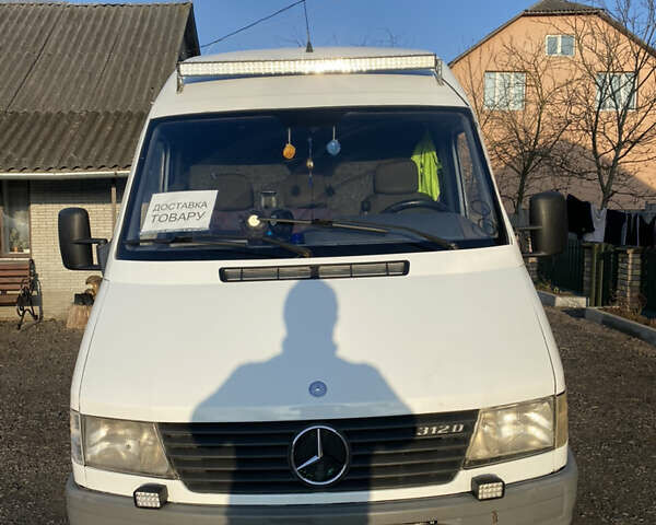 Белый Мерседес Sprinter, объемом двигателя 2.87 л и пробегом 650 тыс. км за 4800 $, фото 1 на Automoto.ua
