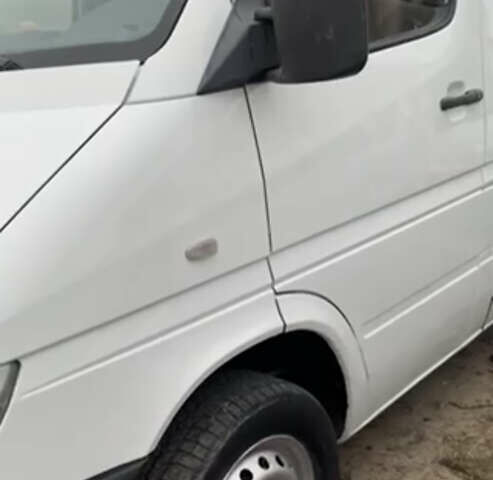 Белый Мерседес Sprinter, объемом двигателя 2.15 л и пробегом 470 тыс. км за 9900 $, фото 8 на Automoto.ua