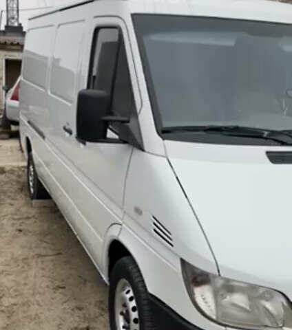 Белый Мерседес Sprinter, объемом двигателя 2.15 л и пробегом 470 тыс. км за 9900 $, фото 5 на Automoto.ua
