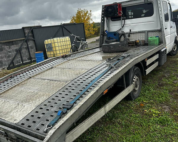 Белый Мерседес Sprinter, объемом двигателя 2.7 л и пробегом 765 тыс. км за 15000 $, фото 4 на Automoto.ua