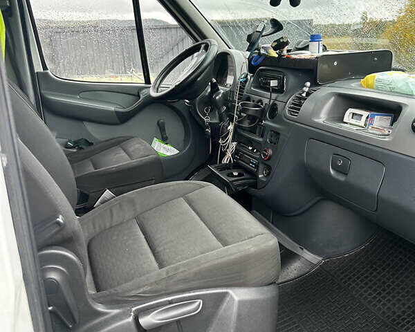 Белый Мерседес Sprinter, объемом двигателя 2.7 л и пробегом 765 тыс. км за 15000 $, фото 6 на Automoto.ua