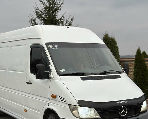 Белый Мерседес Sprinter, объемом двигателя 2.15 л и пробегом 359 тыс. км за 9350 $, фото 5 на Automoto.ua