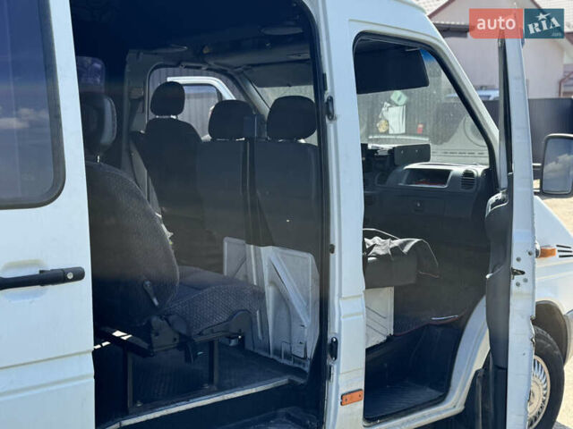 Белый Мерседес Sprinter, объемом двигателя 2.7 л и пробегом 632 тыс. км за 7000 $, фото 18 на Automoto.ua