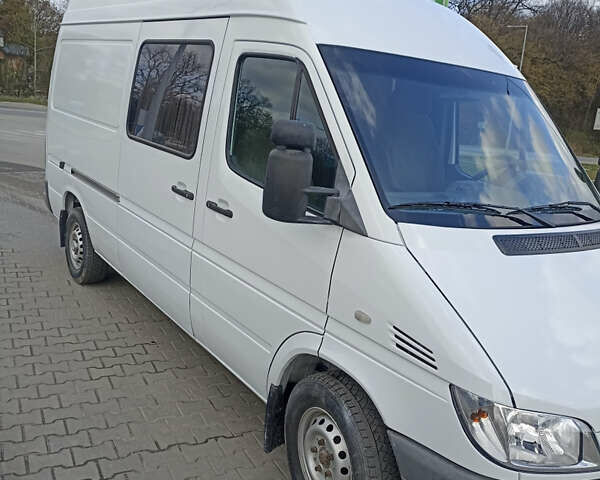 Белый Мерседес Sprinter, объемом двигателя 2.7 л и пробегом 420 тыс. км за 12500 $, фото 2 на Automoto.ua