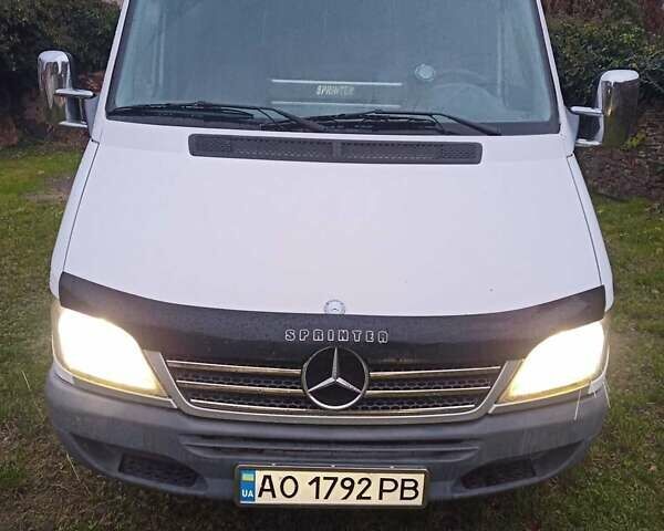 Белый Мерседес Sprinter, объемом двигателя 2.15 л и пробегом 867 тыс. км за 7417 $, фото 5 на Automoto.ua