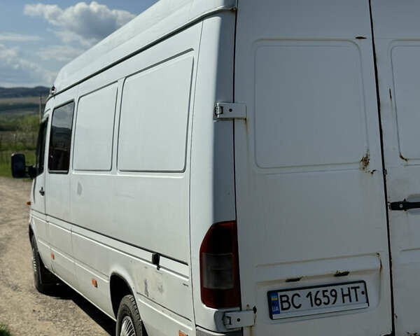 Белый Мерседес Sprinter, объемом двигателя 2.7 л и пробегом 632 тыс. км за 7000 $, фото 6 на Automoto.ua