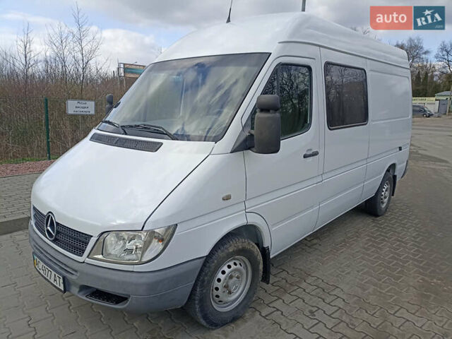 Белый Мерседес Sprinter, объемом двигателя 2.7 л и пробегом 420 тыс. км за 12500 $, фото 3 на Automoto.ua