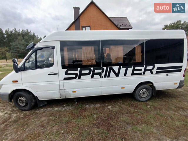 Белый Мерседес Sprinter, объемом двигателя 2.15 л и пробегом 109 тыс. км за 9400 $, фото 2 на Automoto.ua