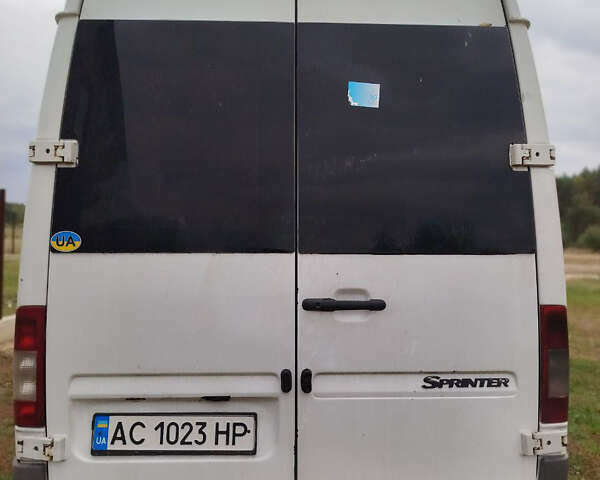 Белый Мерседес Sprinter, объемом двигателя 2.15 л и пробегом 109 тыс. км за 9400 $, фото 4 на Automoto.ua