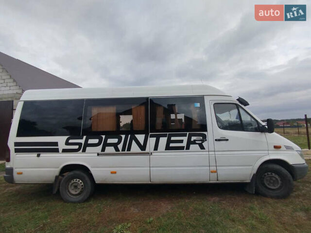 Белый Мерседес Sprinter, объемом двигателя 2.15 л и пробегом 109 тыс. км за 9400 $, фото 5 на Automoto.ua